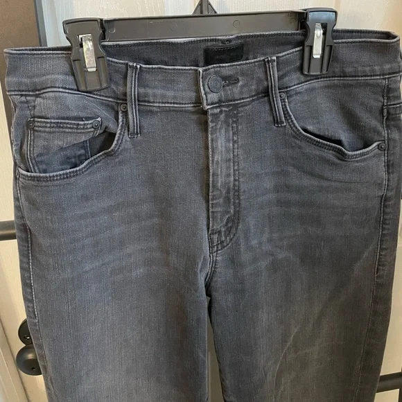 MOTHER The Weekender Fray Black Denim Jeans - Picture 4 of 10